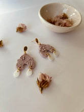 Load image into Gallery viewer, Flora Arch Dangle - Lavender
